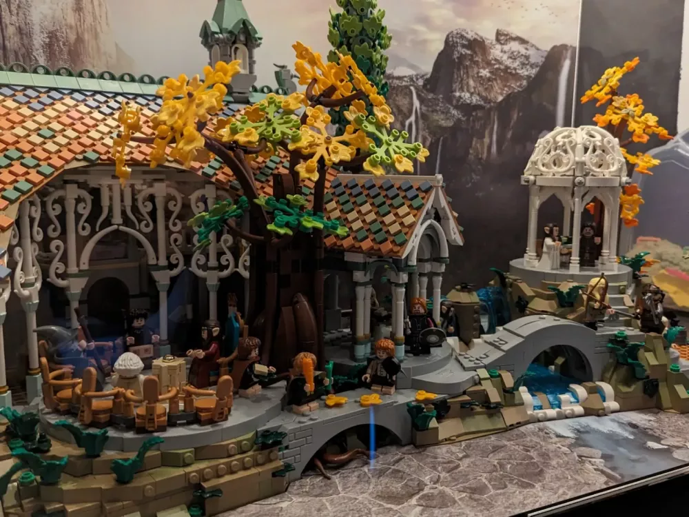 LEGO® Rivendell Display Case (10316)