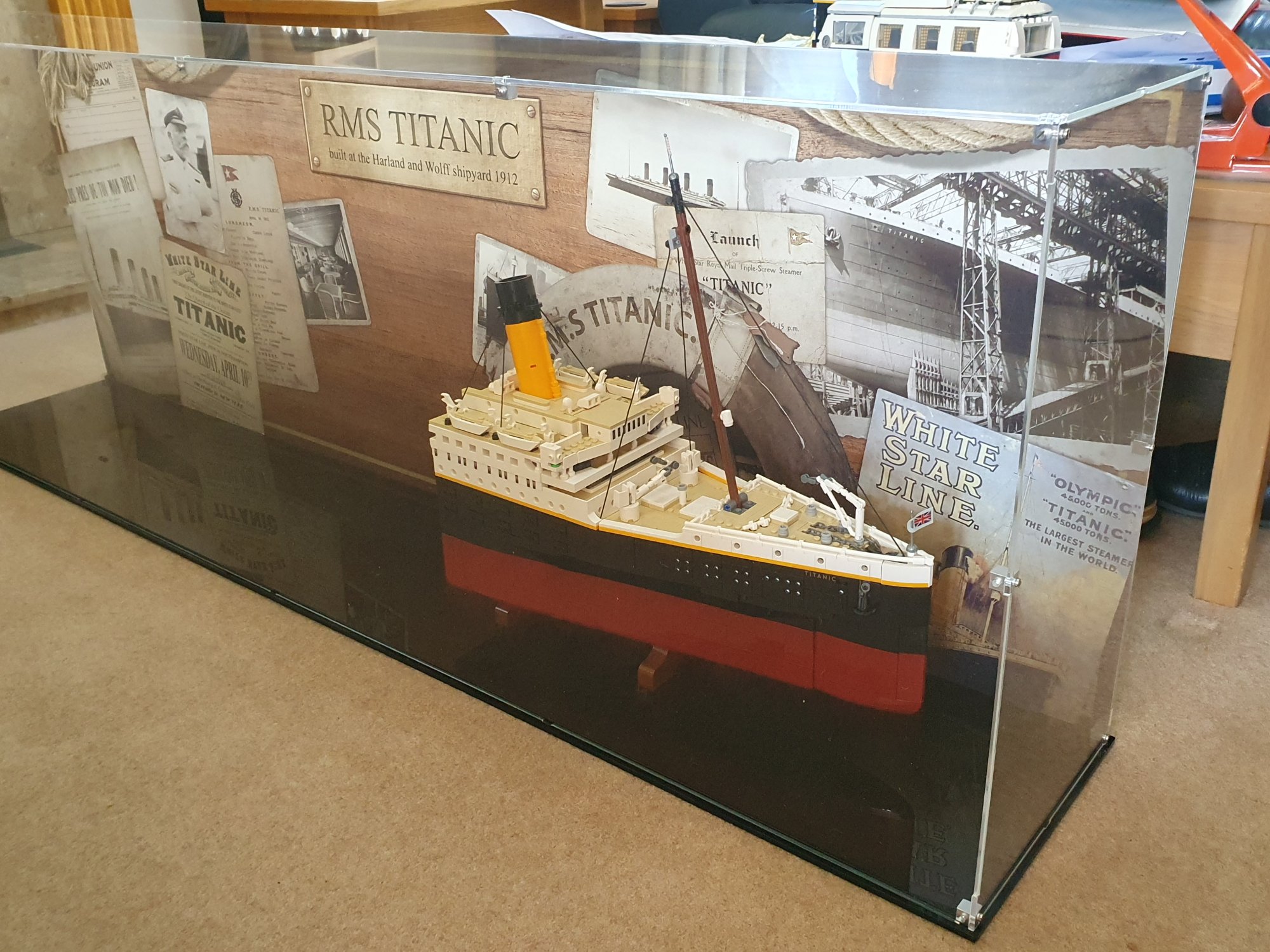 LEGO® Titanic Display Case (10294)